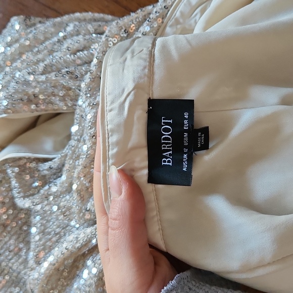 NWOT - Bardot | Arabella Sequin Shimmer Midi skirt with slit, size Medium (M) - Picture 7 of 8